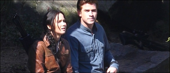 jennifer-liam-on-set-mockingjay
