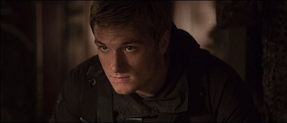 peeta-still-mockingjay-part-2-cop