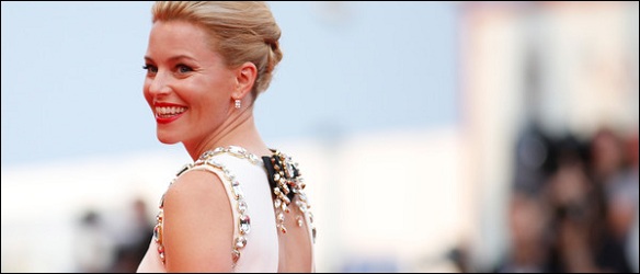 elizabeth-banks-festival-venezia-cop